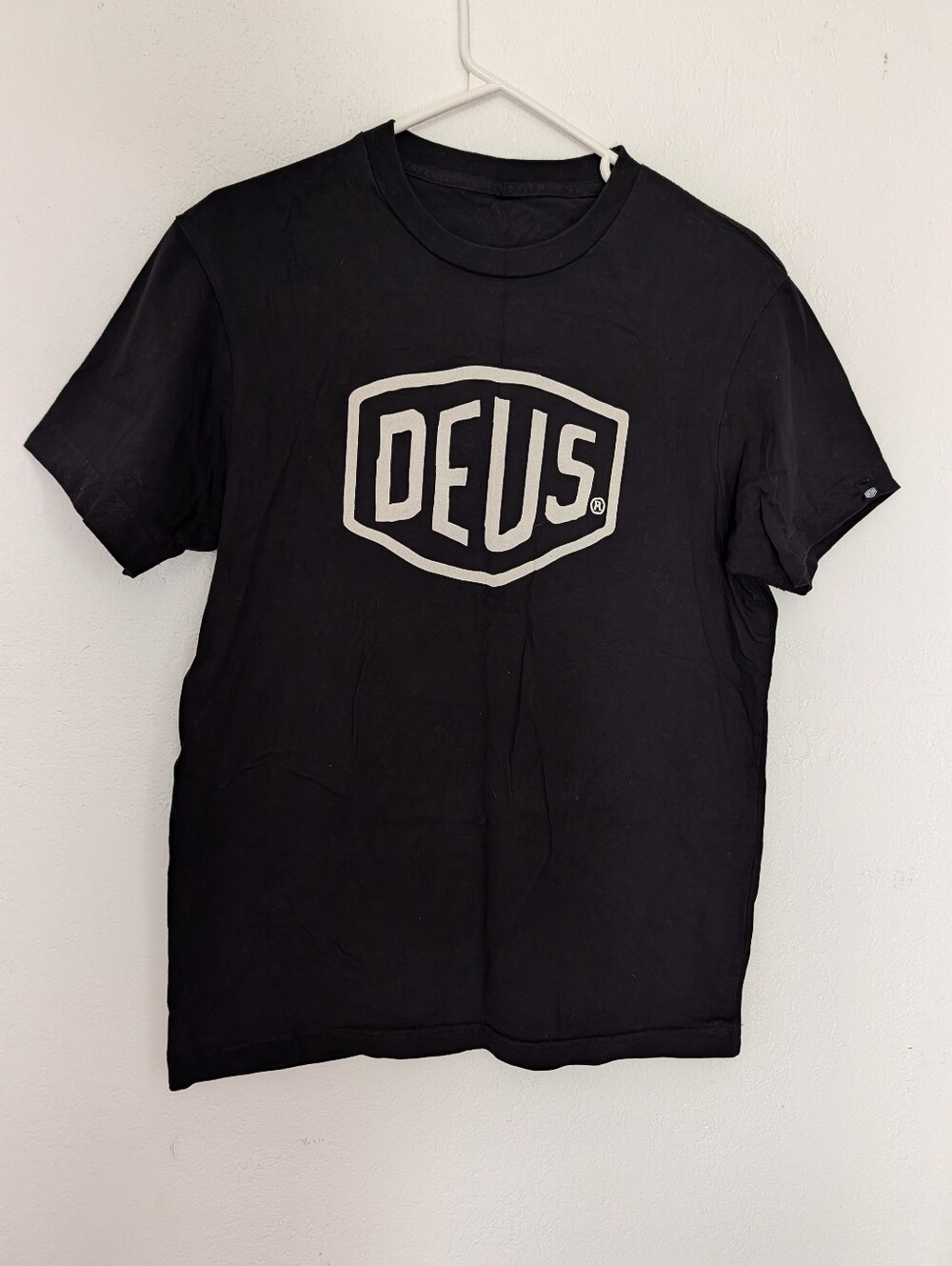 Deus Ex Machina Big Shield Logo T Shirt Black Pre Owned Missing Size Tag